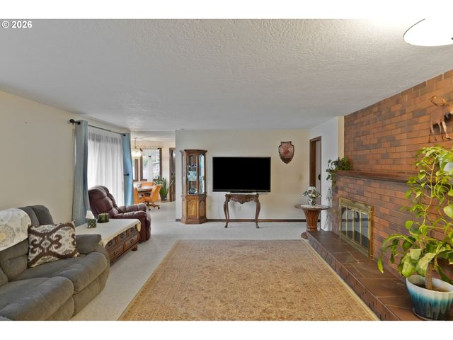 1650 SPRINGHILL Dr, Albany, OR 97321