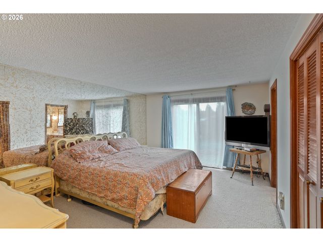 1650 SPRINGHILL Dr, Albany, OR 97321