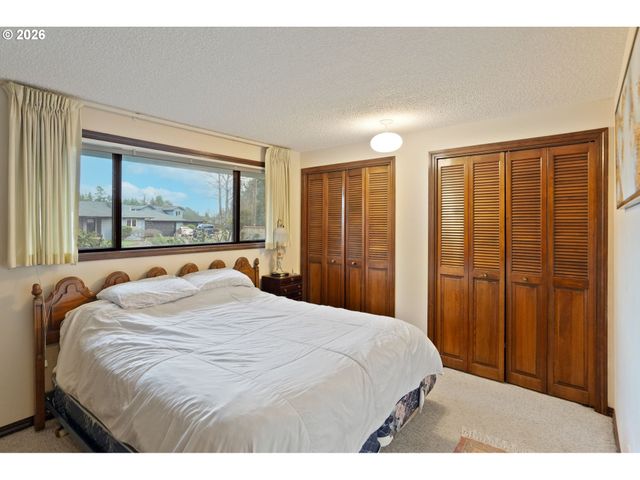 1650 SPRINGHILL Dr, Albany, OR 97321