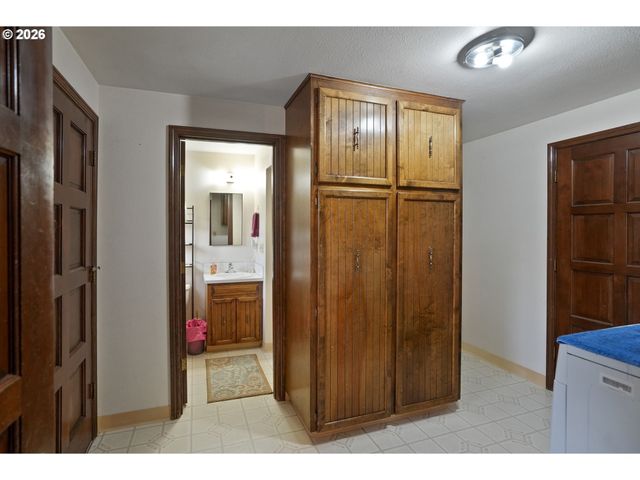 1650 SPRINGHILL Dr, Albany, OR 97321