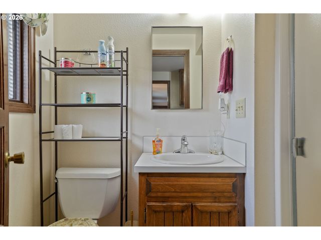 1650 SPRINGHILL Dr, Albany, OR 97321