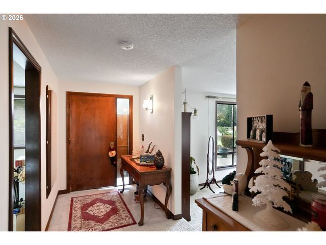 1650 SPRINGHILL Dr, Albany, OR 97321