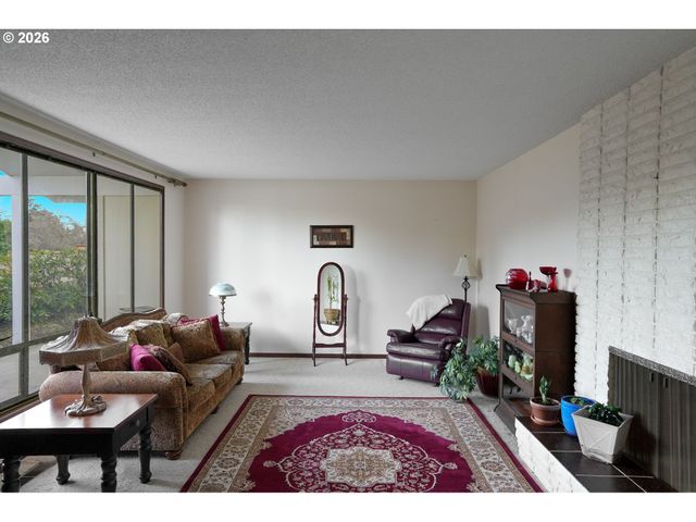 1650 SPRINGHILL Dr, Albany, OR 97321