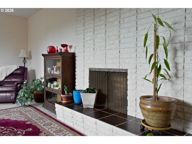 1650 SPRINGHILL Dr, Albany, OR 97321