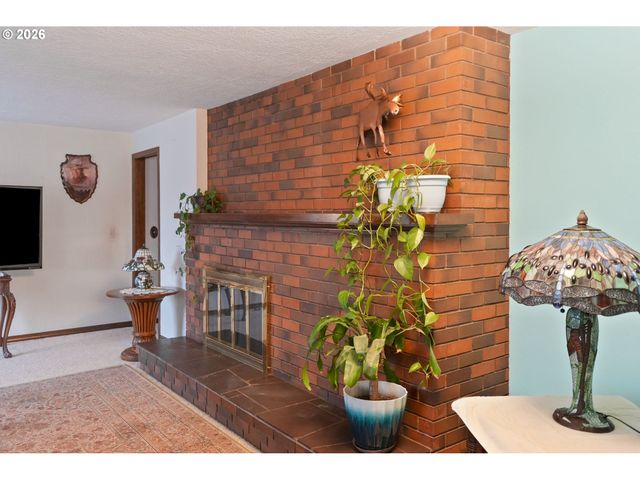 1650 SPRINGHILL Dr, Albany, OR 97321