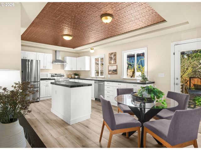 9648 N CENTRAL St, Portland, OR 97203