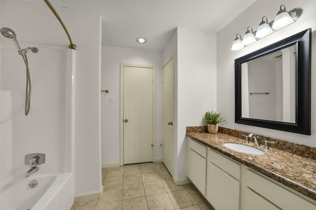1914 Augusta Drive 7, Houston, TX 77057