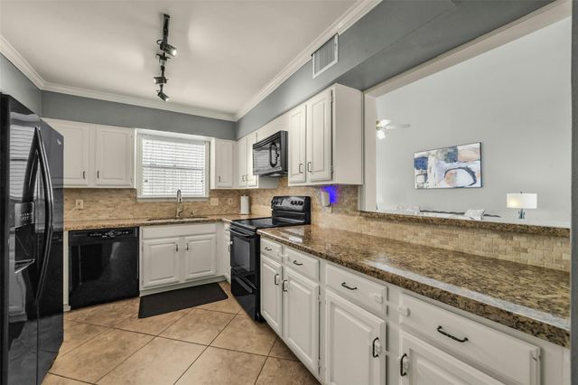 1914 Augusta Drive 7, Houston, TX 77057