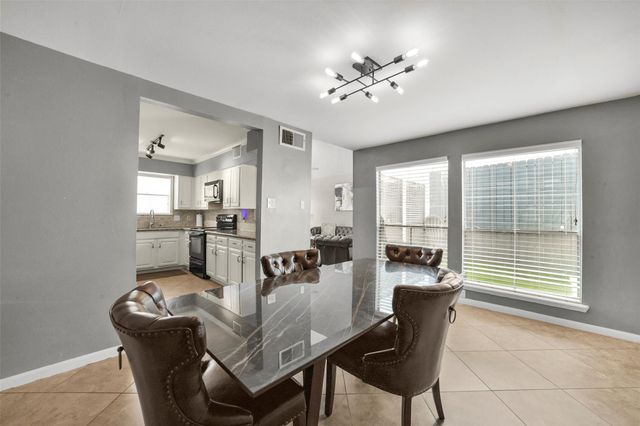 1914 Augusta Drive 7, Houston, TX 77057