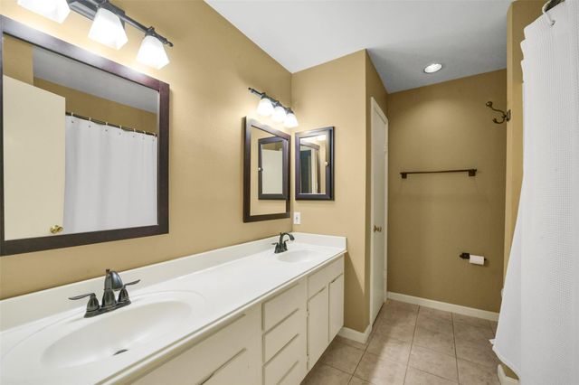 1914 Augusta Drive 7, Houston, TX 77057