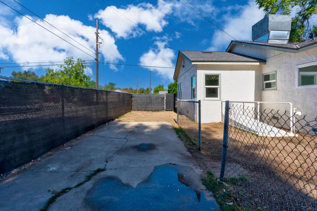 426 N Maple Avenue, Fresno, CA 93702