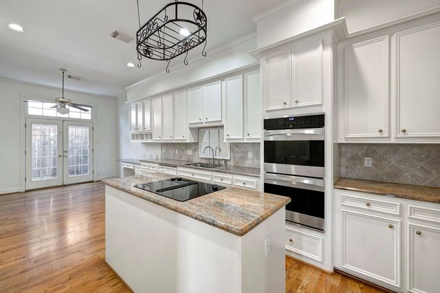 6100 Burgoyne Road, Houston, TX 77057