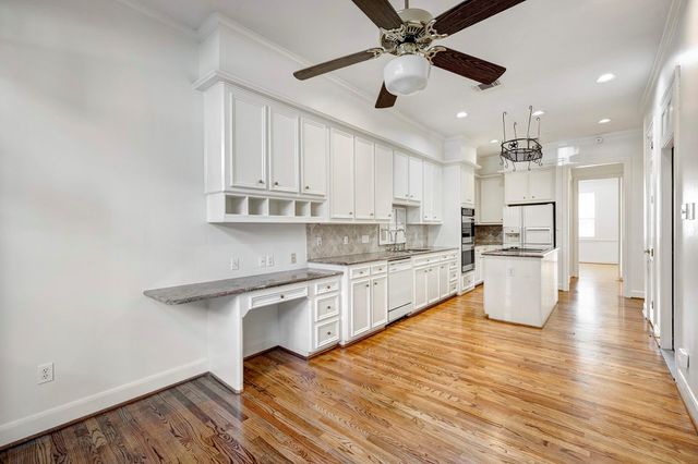 6100 Burgoyne Road, Houston, TX 77057