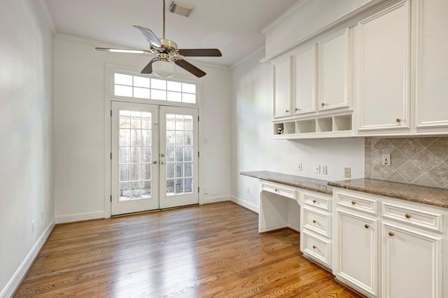 6100 Burgoyne Road, Houston, TX 77057