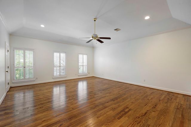 6100 Burgoyne Road, Houston, TX 77057