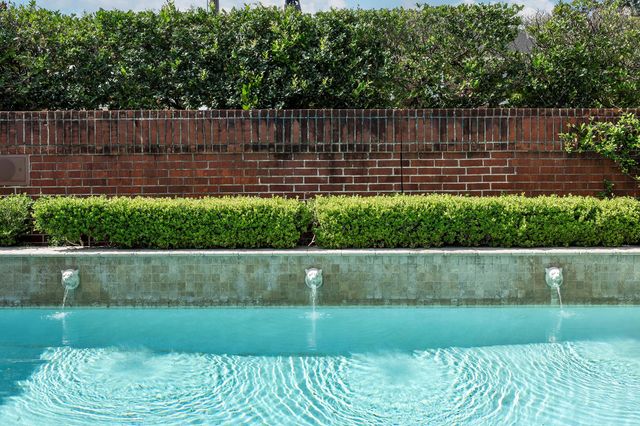 6100 Burgoyne Road, Houston, TX 77057