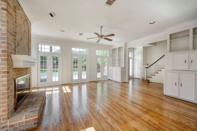 6100 Burgoyne Road, Houston, TX 77057