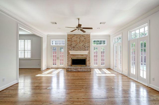 6100 Burgoyne Road, Houston, TX 77057
