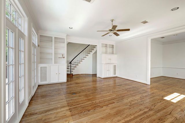 6100 Burgoyne Road, Houston, TX 77057