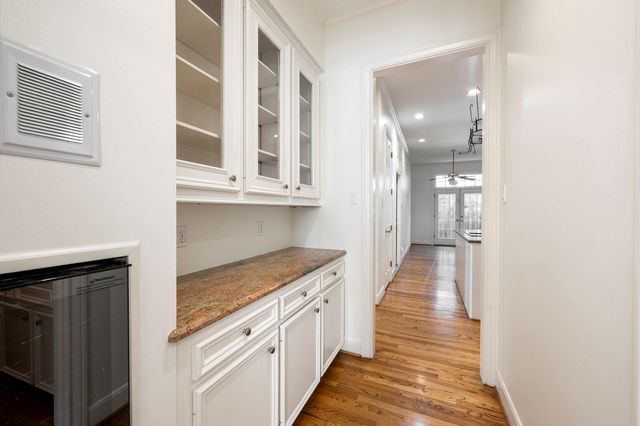 6100 Burgoyne Road, Houston, TX 77057