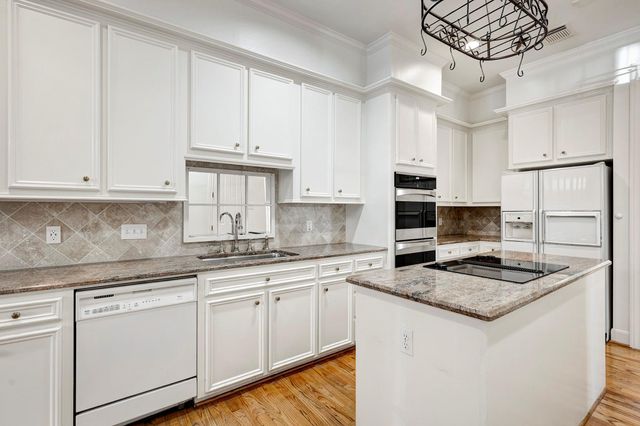 6100 Burgoyne Road, Houston, TX 77057