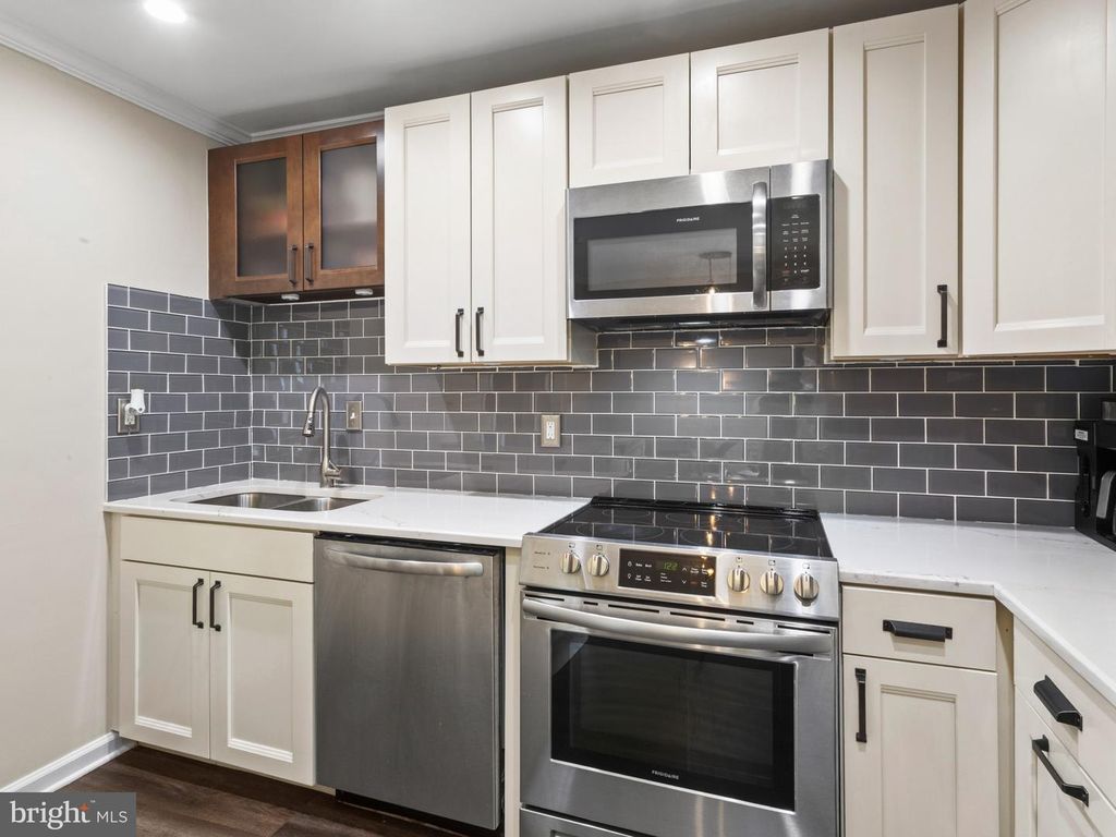 Image 8 of property listing at 1488 ORLEANS CT, Crofton, MD 21114