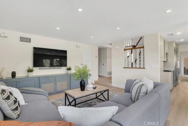 4481 Deanwood Drive, Woodland Hills, CA 91364
