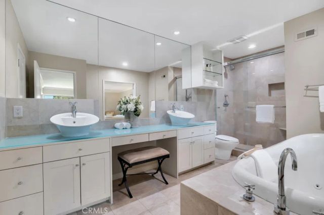 4481 Deanwood Drive, Woodland Hills, CA 91364