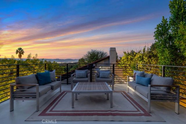 4481 Deanwood Drive, Woodland Hills, CA 91364