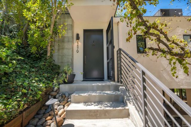 4481 Deanwood Drive, Woodland Hills, CA 91364
