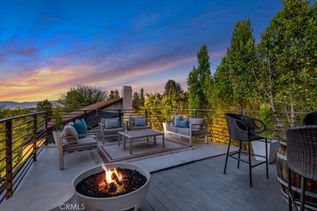 4481 Deanwood Drive, Woodland Hills, CA 91364