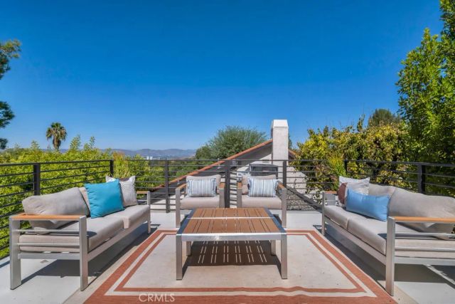 4481 Deanwood Drive, Woodland Hills, CA 91364
