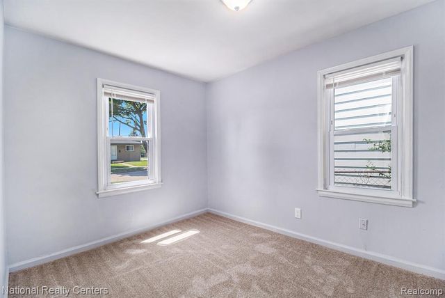 11211 Chalmers Avenue, Warren, MI 48089