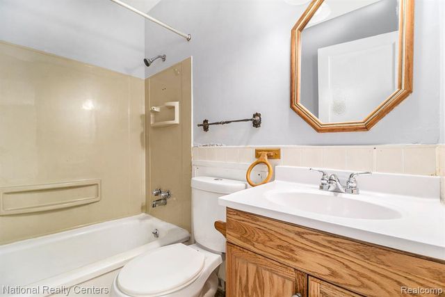 11211 Chalmers Avenue, Warren, MI 48089