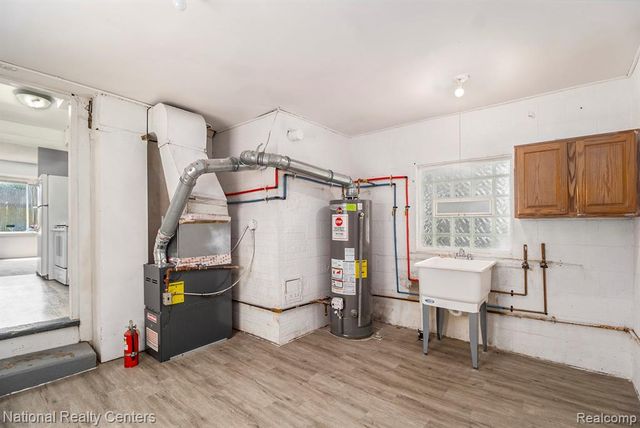 11211 Chalmers Avenue, Warren, MI 48089