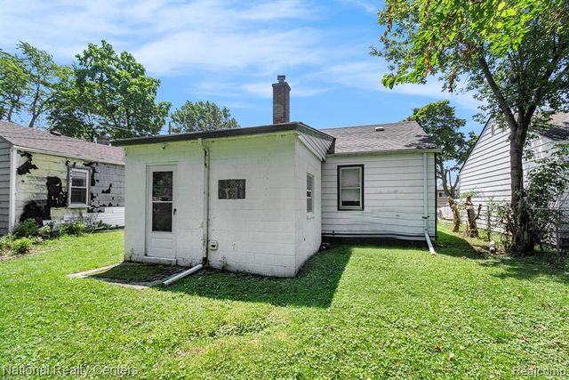 11211 Chalmers Avenue, Warren, MI 48089