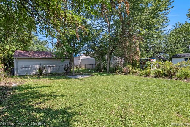 11211 Chalmers Avenue, Warren, MI 48089