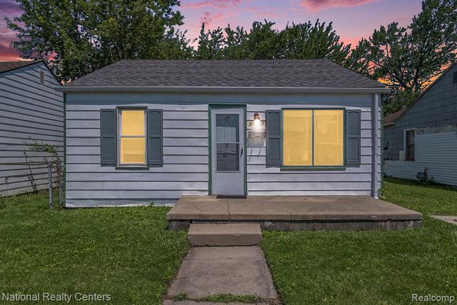 11211 Chalmers Avenue, Warren, MI 48089