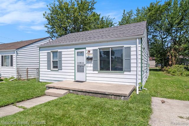 11211 Chalmers Avenue, Warren, MI 48089