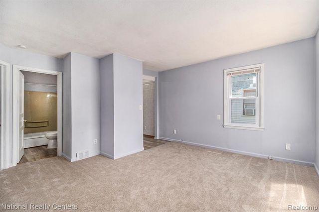 11211 Chalmers Avenue, Warren, MI 48089