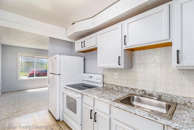 11211 Chalmers Avenue, Warren, MI 48089