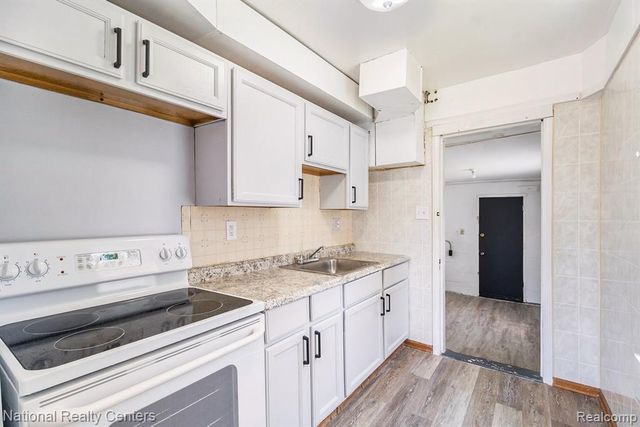11211 Chalmers Avenue, Warren, MI 48089