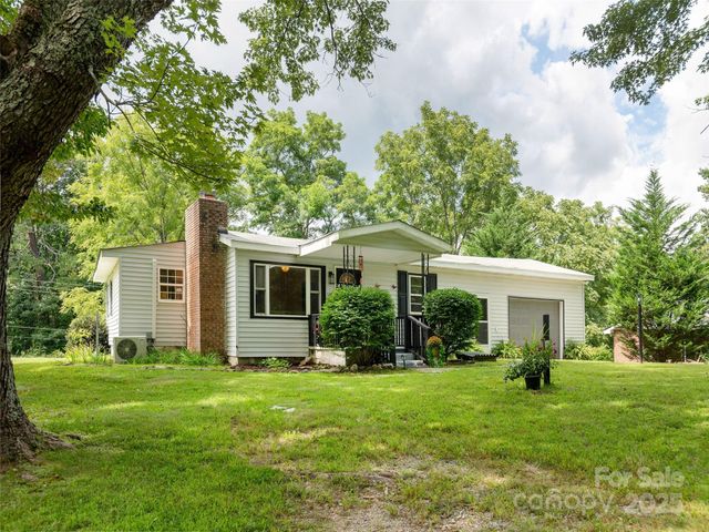 1323 Locust Grove Road, Hendersonville, NC 28792