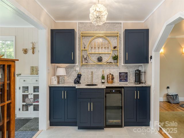 1323 Locust Grove Road, Hendersonville, NC 28792