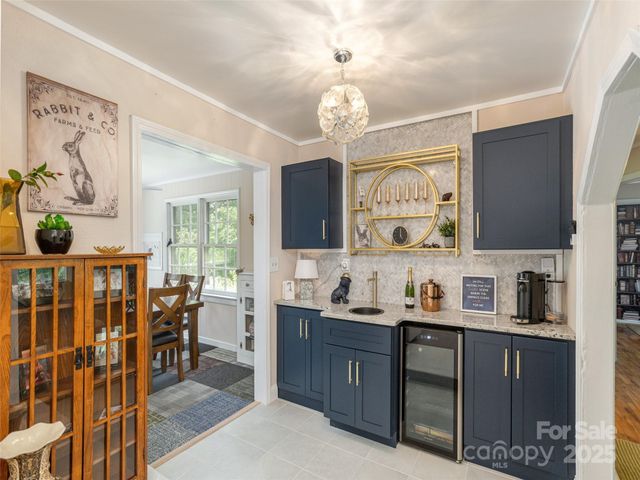 1323 Locust Grove Road, Hendersonville, NC 28792