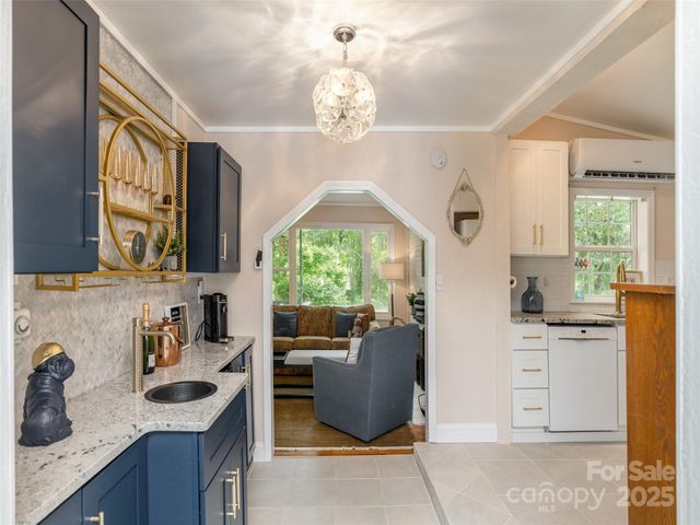 1323 Locust Grove Road, Hendersonville, NC 28792