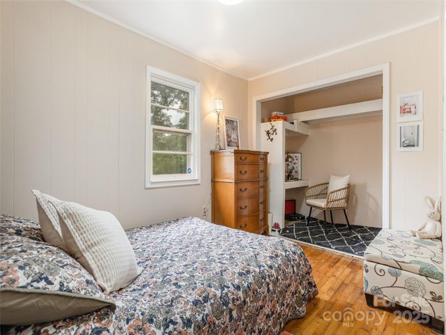 1323 Locust Grove Road, Hendersonville, NC 28792