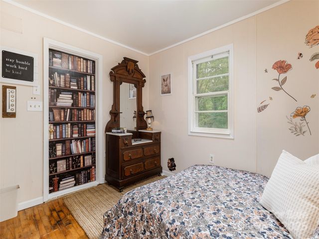 1323 Locust Grove Road, Hendersonville, NC 28792