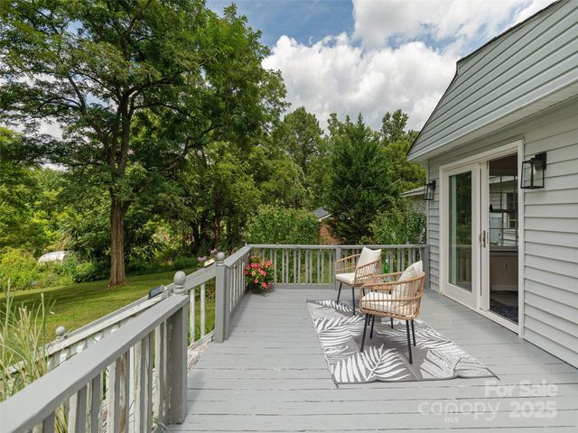 1323 Locust Grove Road, Hendersonville, NC 28792