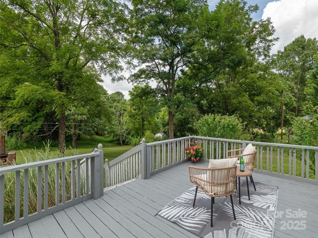 1323 Locust Grove Road, Hendersonville, NC 28792
